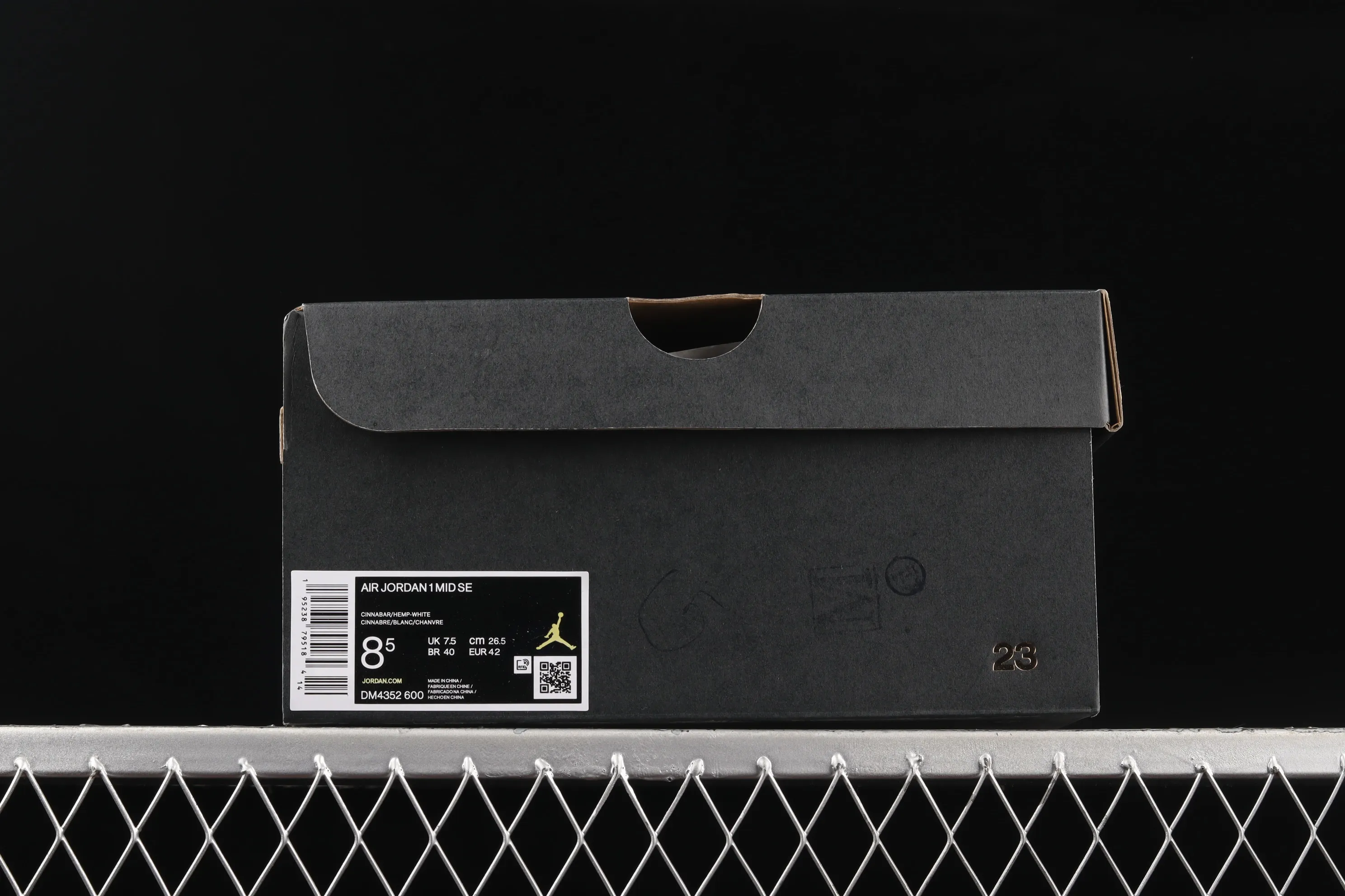 All categories Air Jordan Jordan series basketball shoes Air Jordan 1 Mid G version pure original Levi's x Air Jordan 1 Mid "Denim" AJ1 Joe 1 Levi's denim mid-top basketball shoes DM4352-600